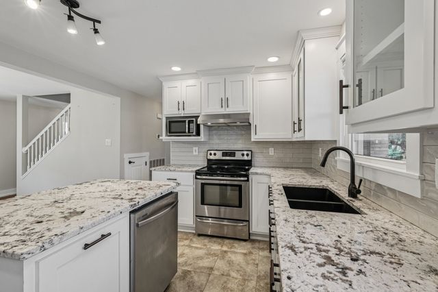 4002 Trotwood Ave, Columbia, TN 38401