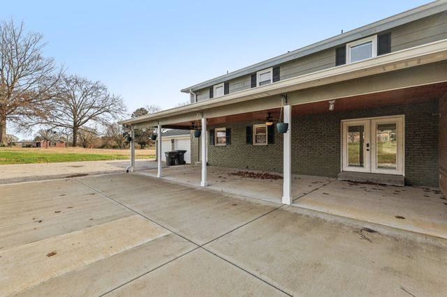 4002 Trotwood Ave, Columbia, TN 38401