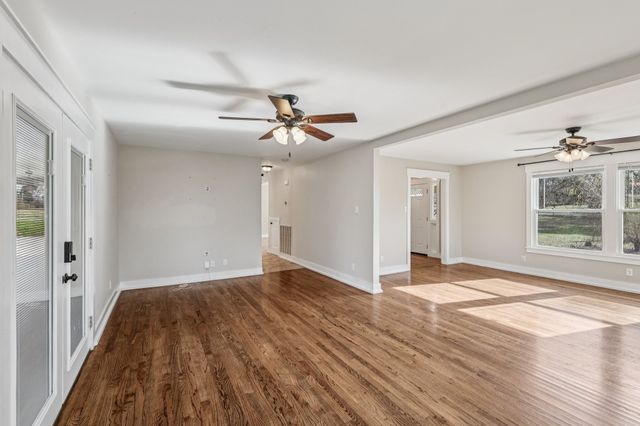 4002 Trotwood Ave, Columbia, TN 38401