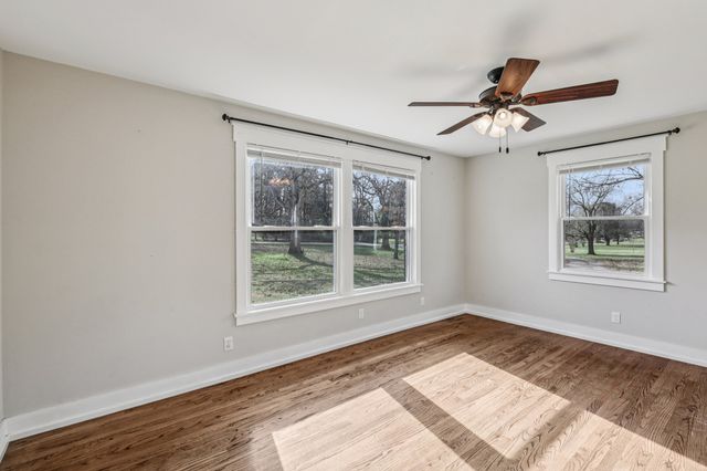 4002 Trotwood Ave, Columbia, TN 38401