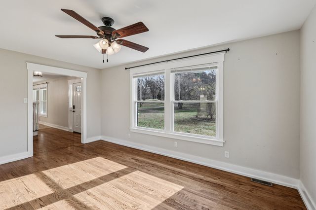 4002 Trotwood Ave, Columbia, TN 38401