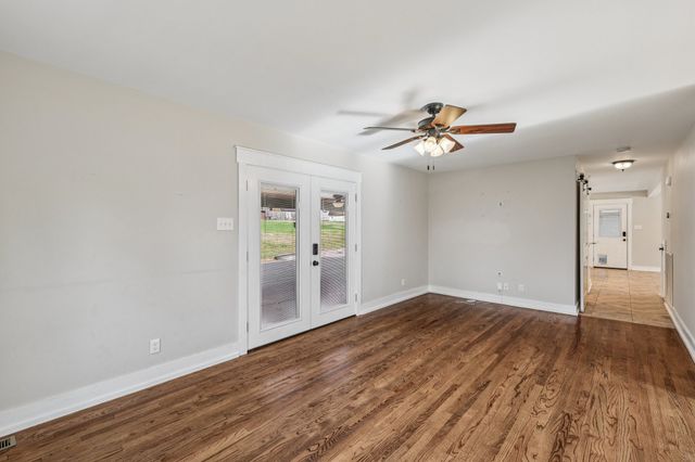 4002 Trotwood Ave, Columbia, TN 38401