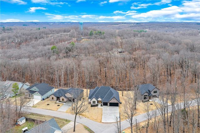 10 York Drive, Bella Vista, AR 72714