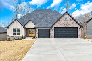 10 York Drive, Bella Vista, AR 72714