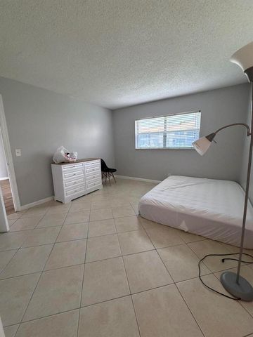 9915 Sandalfoot Boulevard 410, Boca Raton, FL 33428