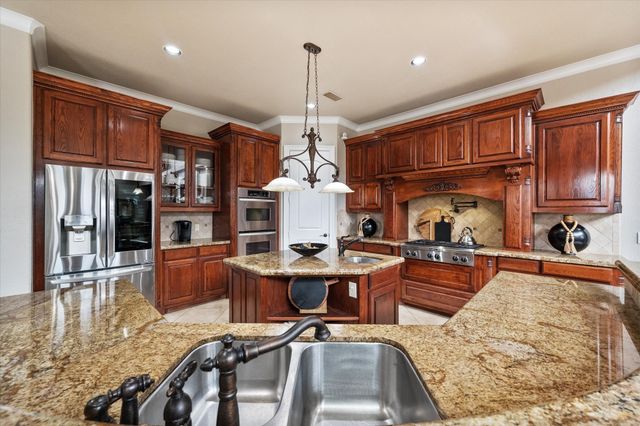 160 Steel Dust Drive, Red Oak, TX 75154