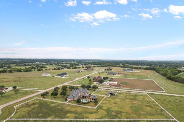 160 Steel Dust Drive, Red Oak, TX 75154
