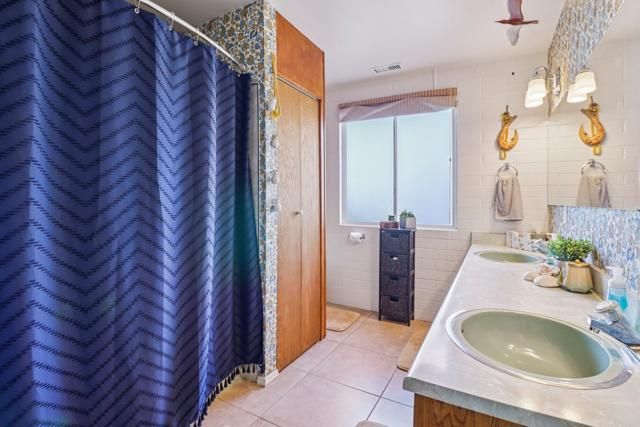 2068 Camino Culebra, Vista, CA 92084