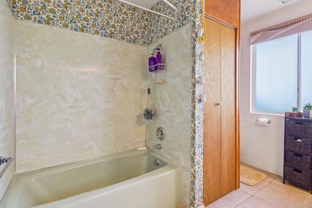 2068 Camino Culebra, Vista, CA 92084