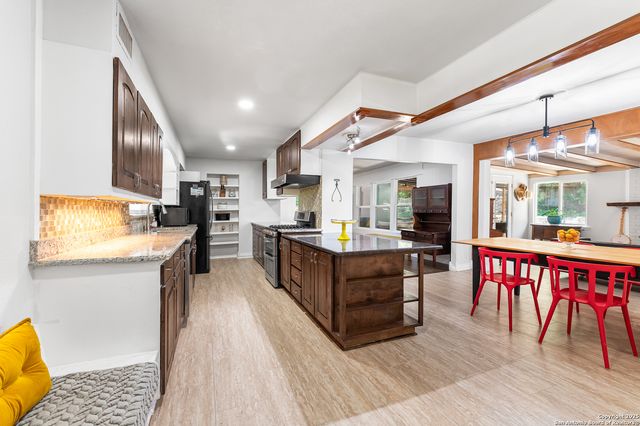 808 Eventide, Terrell Hills, TX 78209