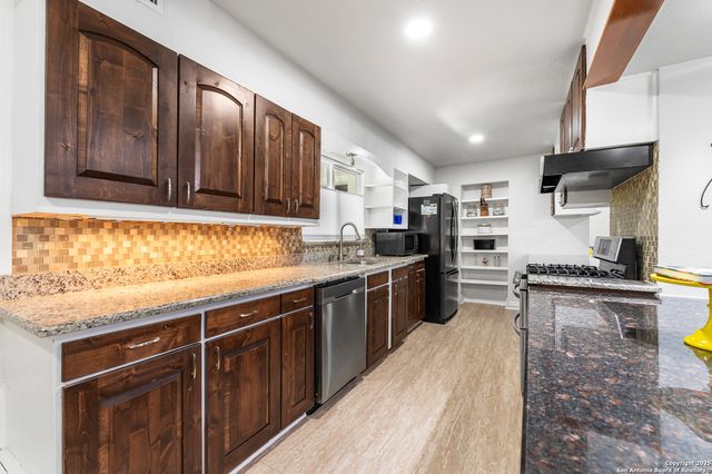 808 Eventide, Terrell Hills, TX 78209