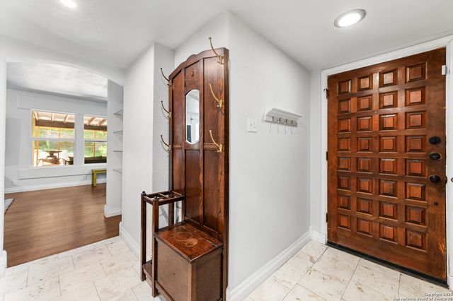 808 Eventide, Terrell Hills, TX 78209