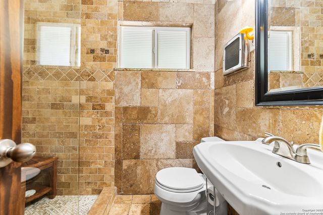 808 Eventide, Terrell Hills, TX 78209