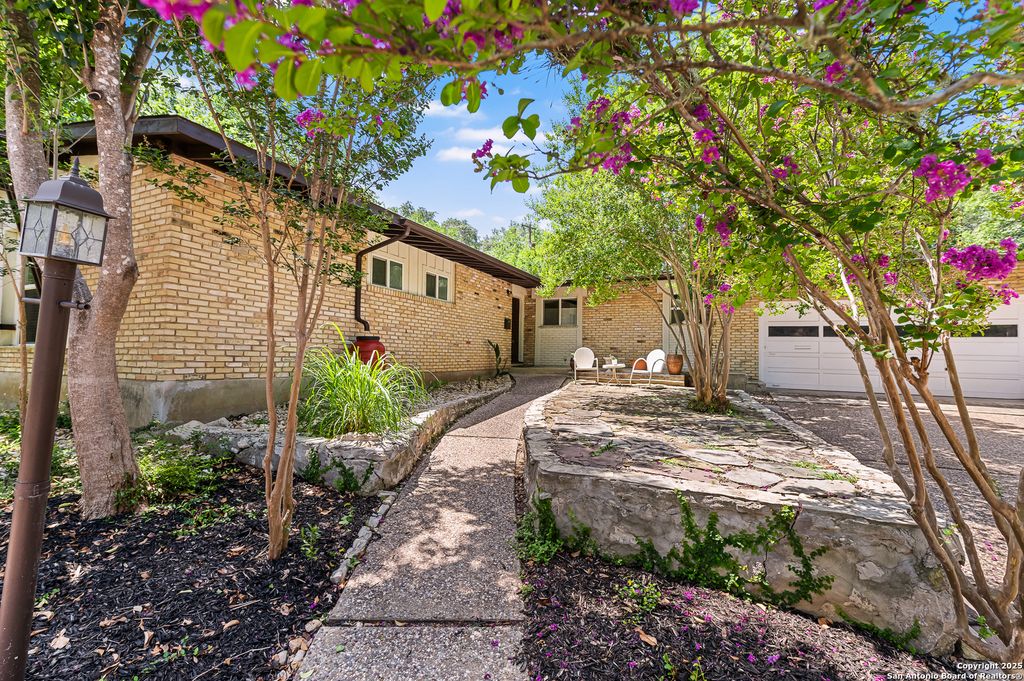 808 Eventide, Terrell Hills, TX 78209