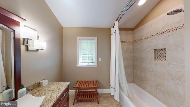 11205 SORREL RIDGE LN, Oakton, VA 22124