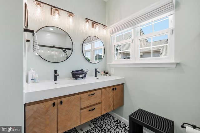 14 SPRING LN, Edgewater Park, NJ 08010