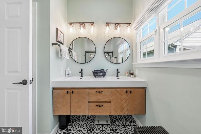 14 SPRING LN, Edgewater Park, NJ 08010