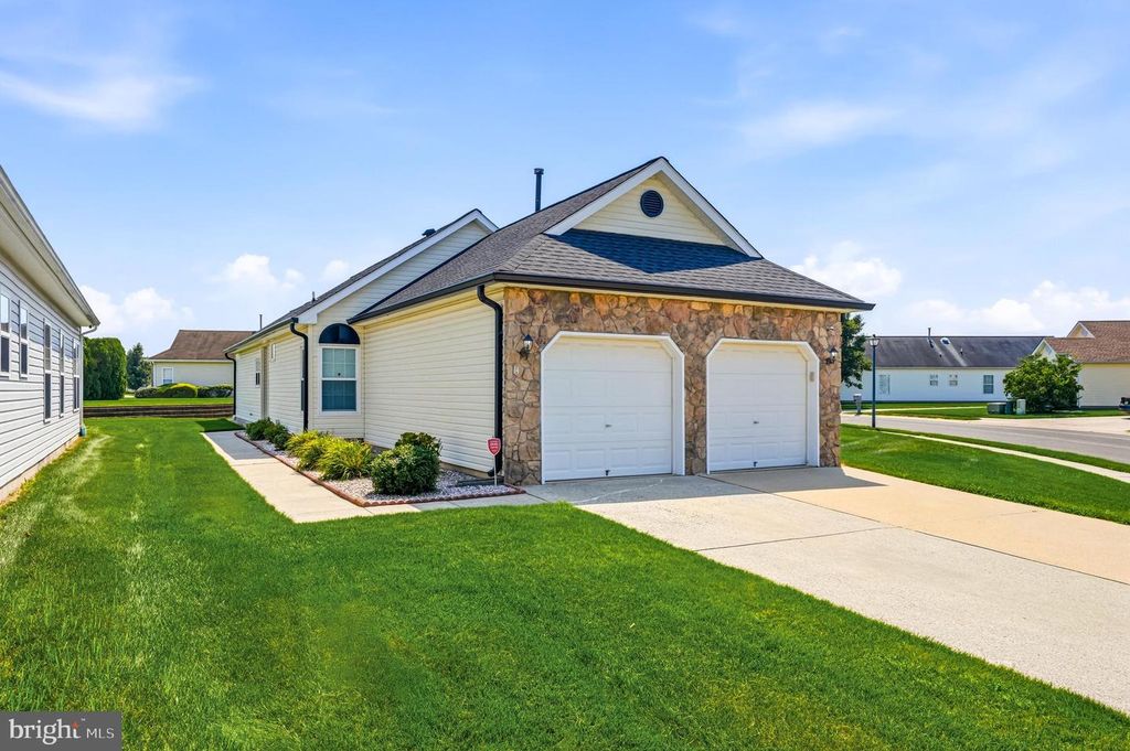 14 SPRING LN, Edgewater Park, NJ 08010