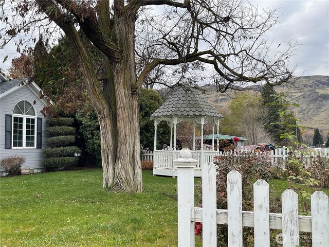 432 5th Avenue, Oroville, WA 98844