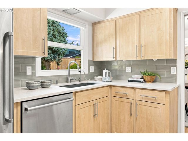 5370 Sw CHESTNUT Ave, Beaverton, OR 97005