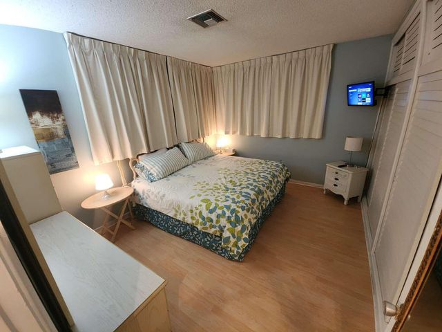 3232 CANAL Drive 20, Pompano Beach, FL 33062
