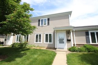728 E Old Willow Road 104B, Prospect Heights, IL 60070