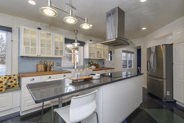 902 Lake DRIVE, South Milwaukee, WI 53172