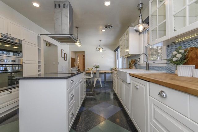 902 Lake DRIVE, South Milwaukee, WI 53172