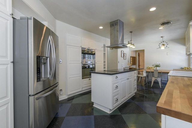 902 Lake DRIVE, South Milwaukee, WI 53172