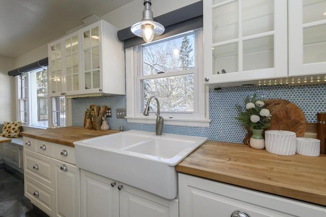 902 Lake DRIVE, South Milwaukee, WI 53172