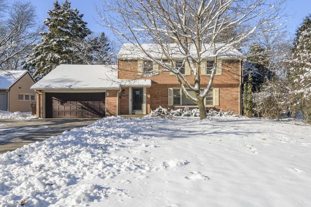 902 Lake DRIVE, South Milwaukee, WI 53172