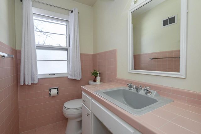 902 Lake DRIVE, South Milwaukee, WI 53172