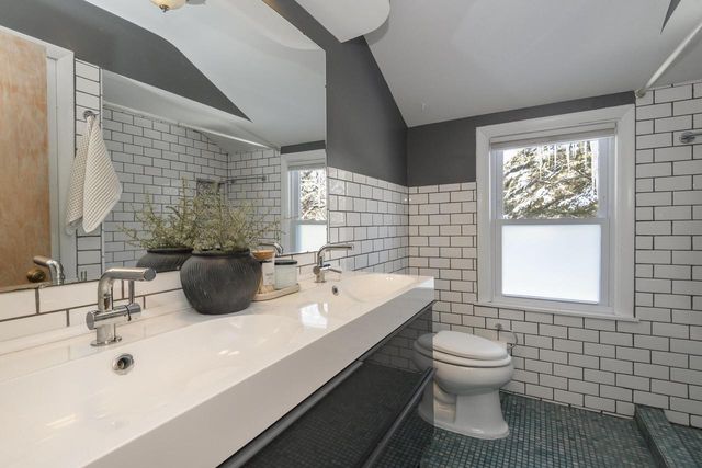 902 Lake DRIVE, South Milwaukee, WI 53172