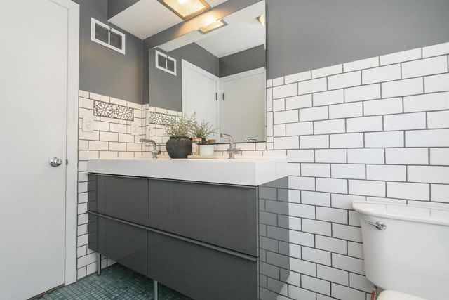 902 Lake DRIVE, South Milwaukee, WI 53172