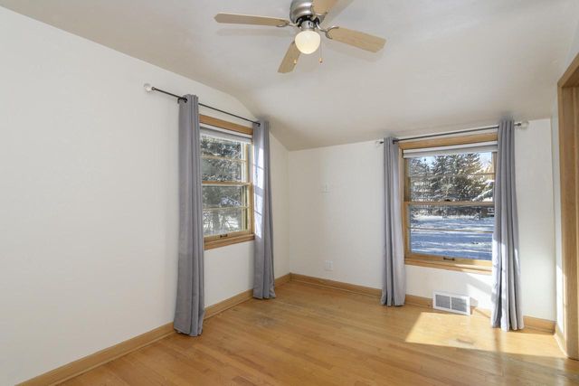 902 Lake DRIVE, South Milwaukee, WI 53172