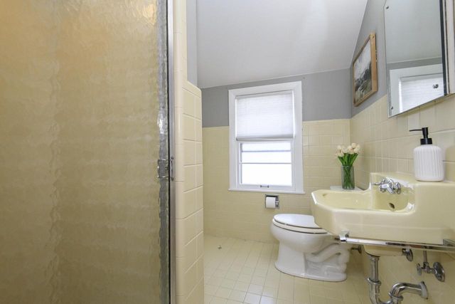 902 Lake DRIVE, South Milwaukee, WI 53172