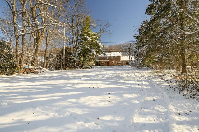 902 Lake DRIVE, South Milwaukee, WI 53172