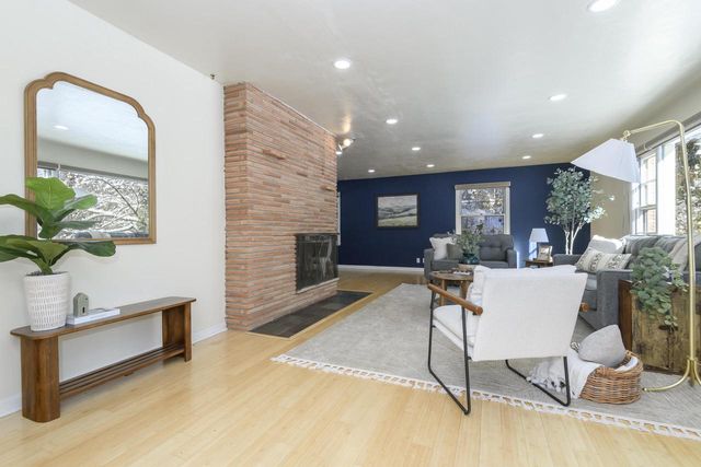 902 Lake DRIVE, South Milwaukee, WI 53172