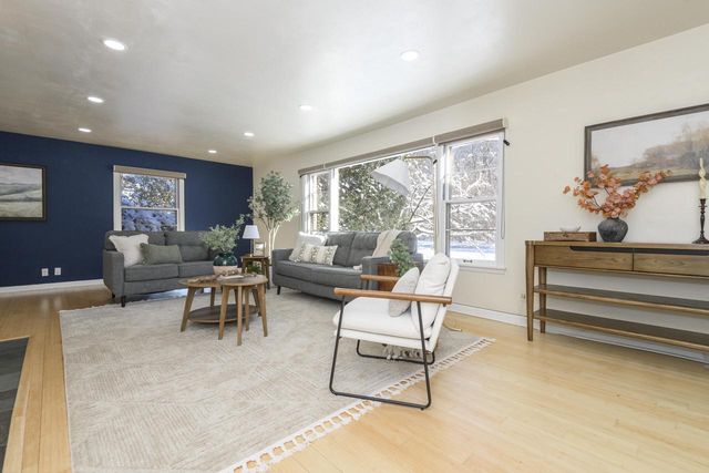 902 Lake DRIVE, South Milwaukee, WI 53172