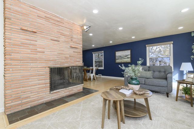 902 Lake DRIVE, South Milwaukee, WI 53172