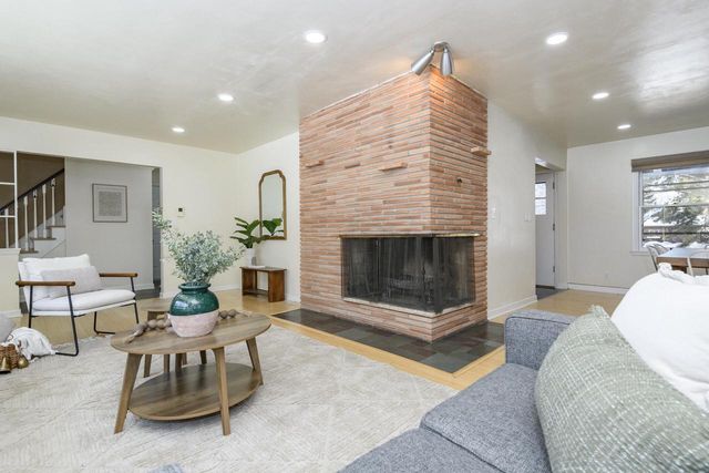 902 Lake DRIVE, South Milwaukee, WI 53172