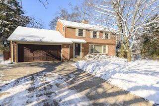 902 Lake DRIVE, South Milwaukee, WI 53172