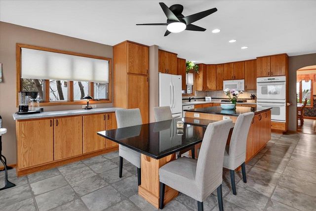 690 Ridge View Lane, Oregon, WI 53575