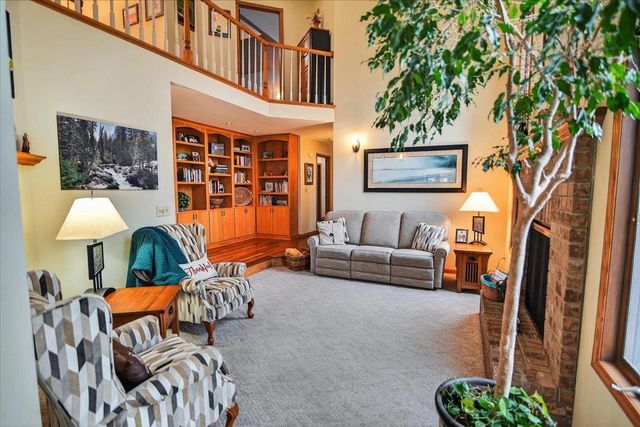 690 Ridge View Lane, Oregon, WI 53575