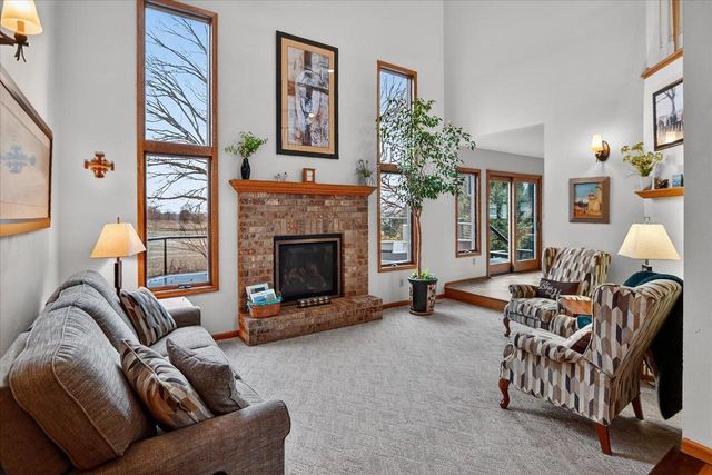 690 Ridge View Lane, Oregon, WI 53575