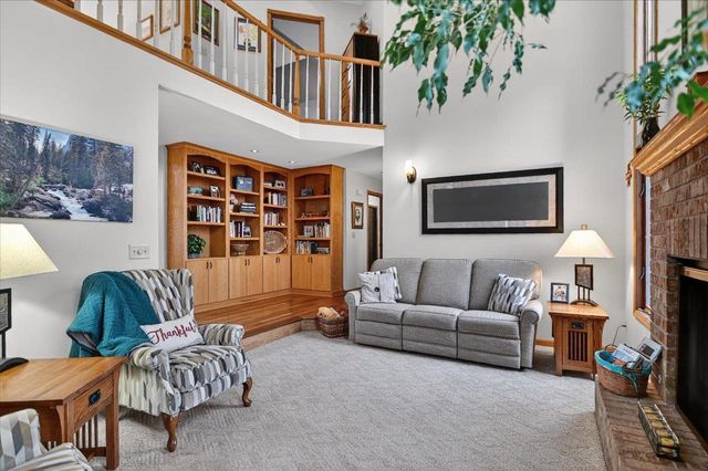 690 Ridge View Lane, Oregon, WI 53575