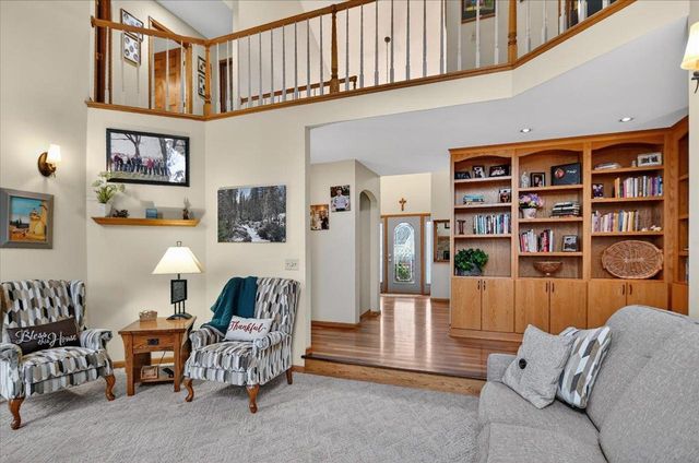 690 Ridge View Lane, Oregon, WI 53575