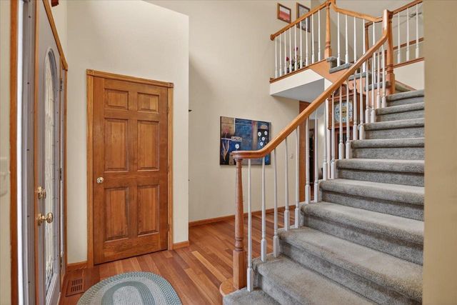 690 Ridge View Lane, Oregon, WI 53575