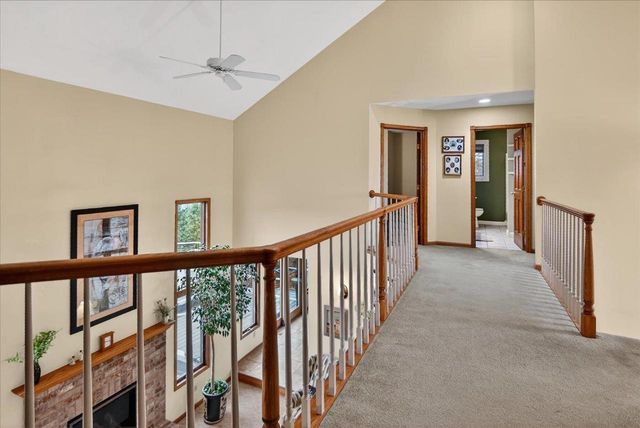 690 Ridge View Lane, Oregon, WI 53575