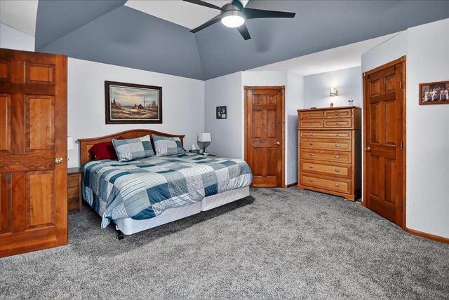 690 Ridge View Lane, Oregon, WI 53575